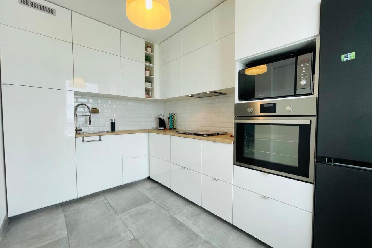 Bright Apartment In A New Building With Garage Τουρ Εξωτερικό φωτογραφία