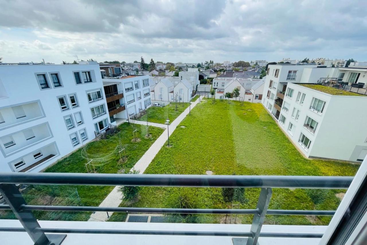 Bright Apartment In A New Building With Garage Τουρ Εξωτερικό φωτογραφία